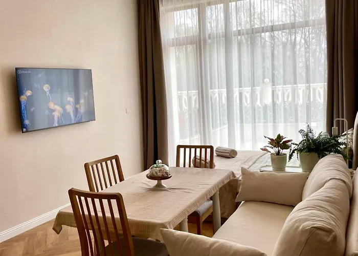 Coral Bay - Beachfront With Free Parking וארנה