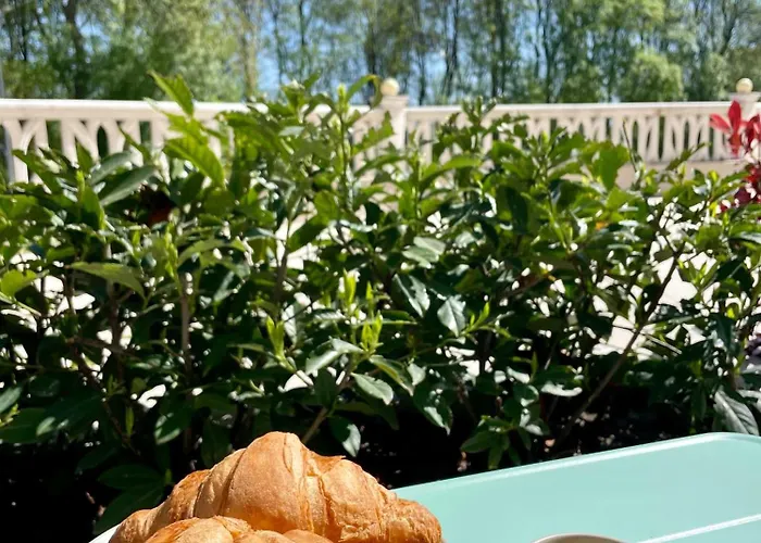 דירה Coral Bay - Beachfront With Free Parking וארנה