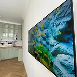 Coral Bay - Beachfront With Free Parking 瓦爾納