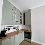 Coral Bay - Beachfront With Free Parking 瓦爾納