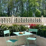 公寓 Coral Bay - Beachfront With Free Parking 瓦爾納