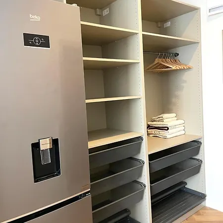 Coral Bay - Beachfront With Free Parking *