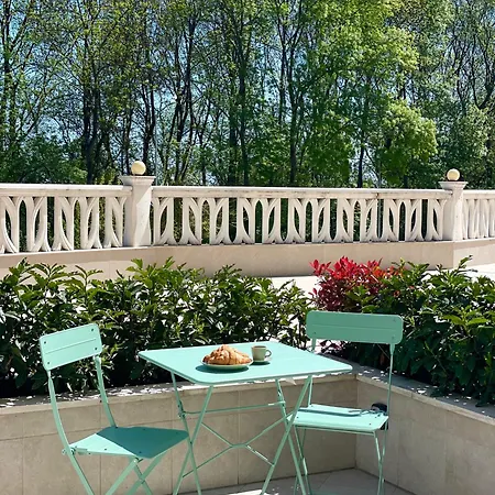 Apartment Coral Bay - Beachfront With Free Parking Varna