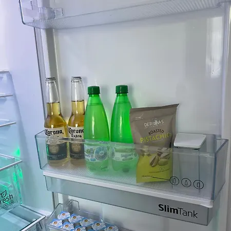 Coral Bay - Beachfront With Free Parking Apartment *