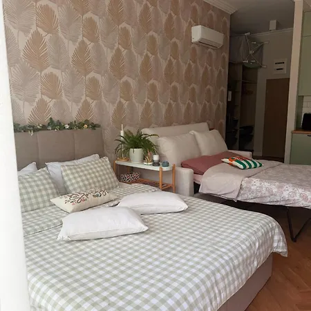 Coral Bay - Beachfront With Free Parking 公寓 *